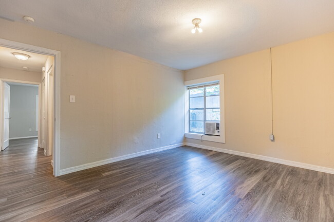 Building Photo - 939 Field St