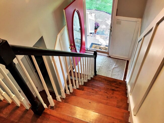 Building Photo - Stunning 3 Bedroom, 2.5 Bath Home in Short...