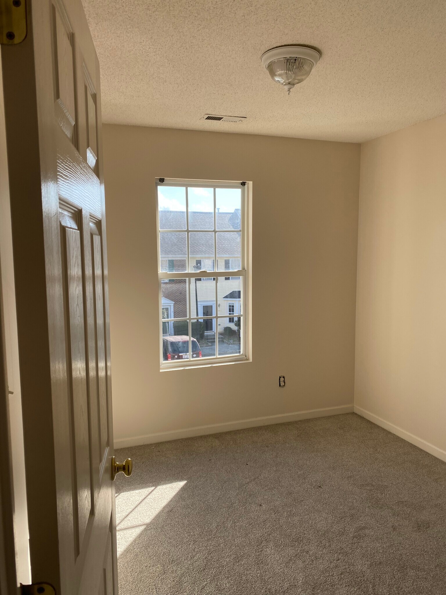 Building Photo - 102 Watertree Ln