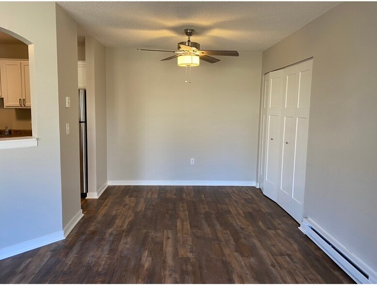 Building Photo - 740 W Village Rd