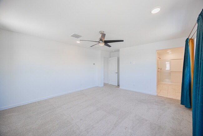 Building Photo - 7412 W Gardenia Ave