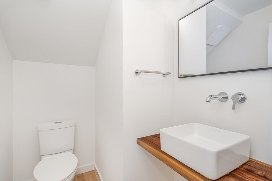 Building Photo - 515 W Lenoir St