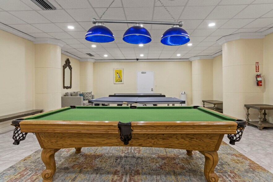 Building Photo - 3725 S Ocean Dr