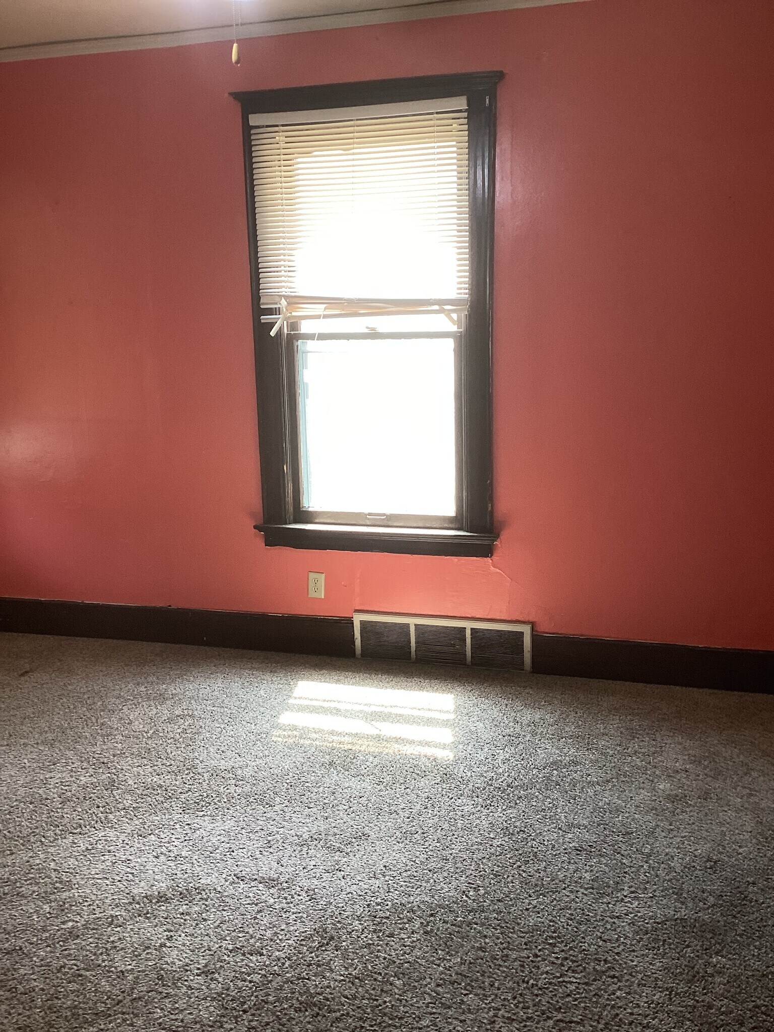 Building Photo - 2943 N Newhall St