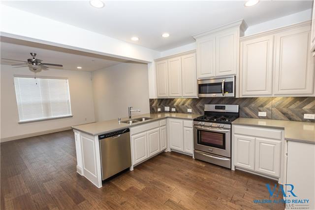 Building Photo - 2221 Jameson Ln