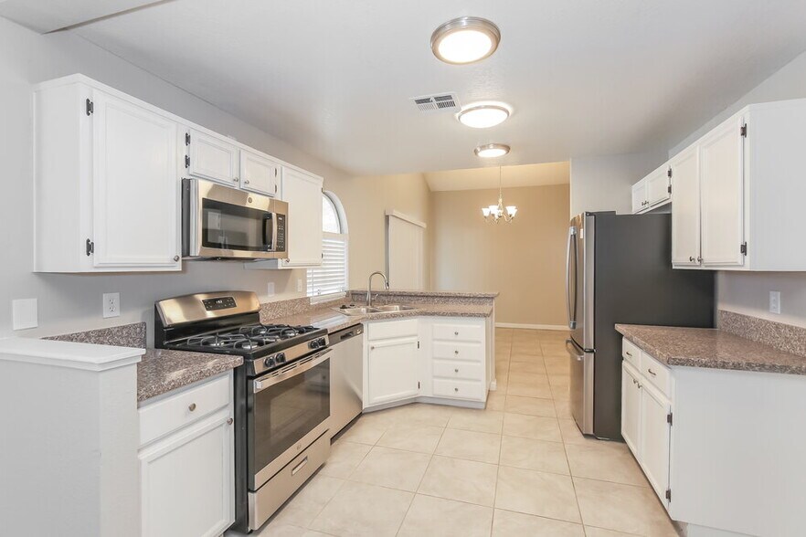 Building Photo - 1403 Harmony Hill Dr