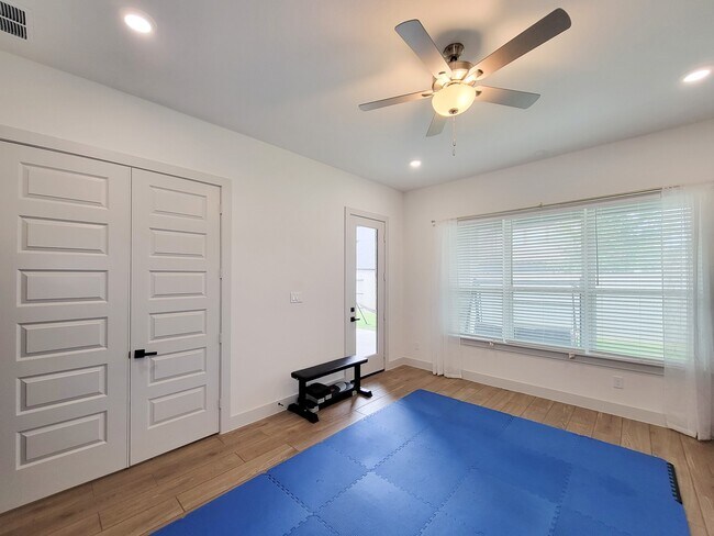 Building Photo - 5023 Golden Peach Rd