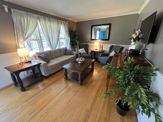 Building Photo - 2925 Center St