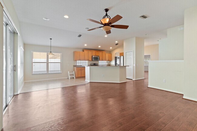 Building Photo - 4 bed, 2 Bath New Tampa Home for Lease!