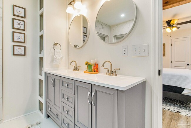 Building Photo - 814 W Gonzalez St