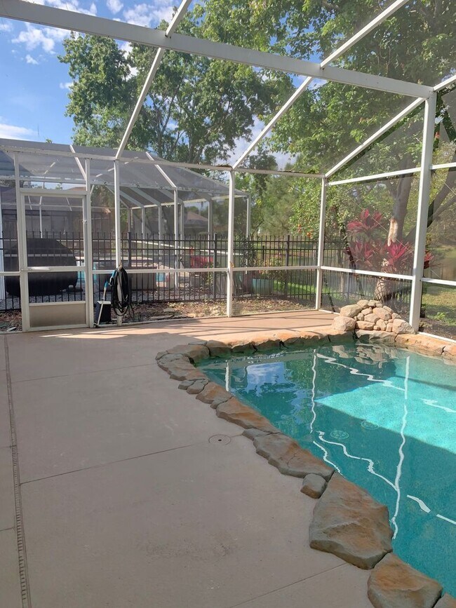 Building Photo - 3/2 Pool Home in Manderley Run