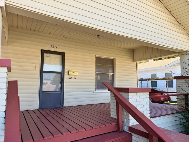 Building Photo - Cute 2 Bed 1 Bath Craftsman Home