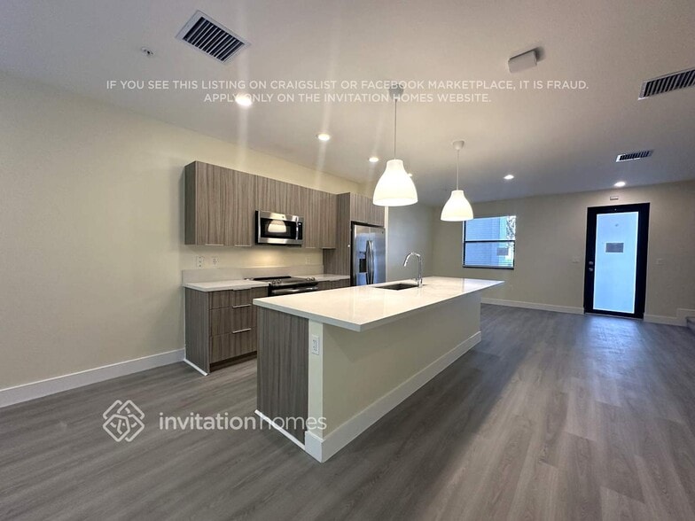 Building Photo - 10437 NW 82nd St