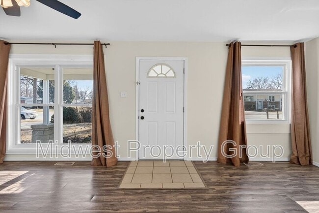 Building Photo - 36 Jamestown Dr