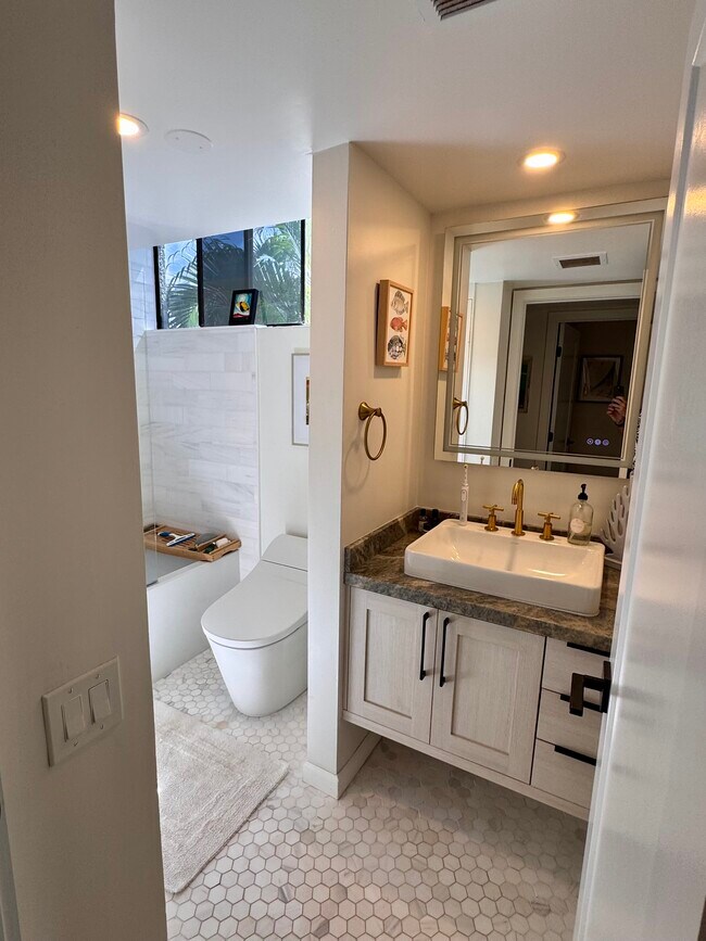 Building Photo - 1020 Aoloa Pl