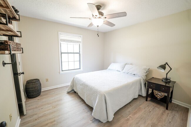 Building Photo - Coming Available!