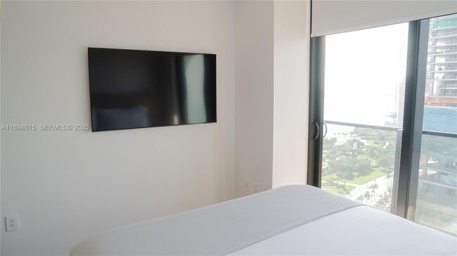 Building Photo - 398 NE 5th St