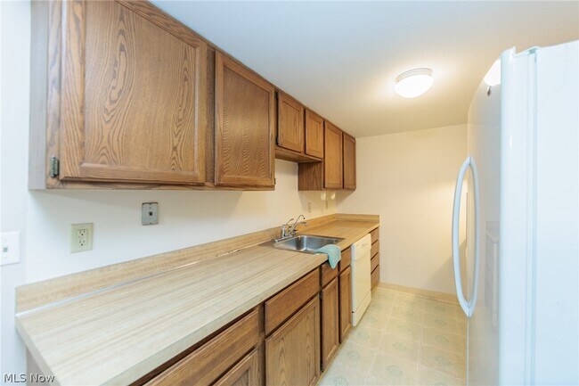 Building Photo - 3265 Mayfield Rd