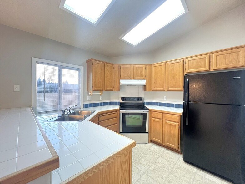 Building Photo - 4160 E Carnation Ct