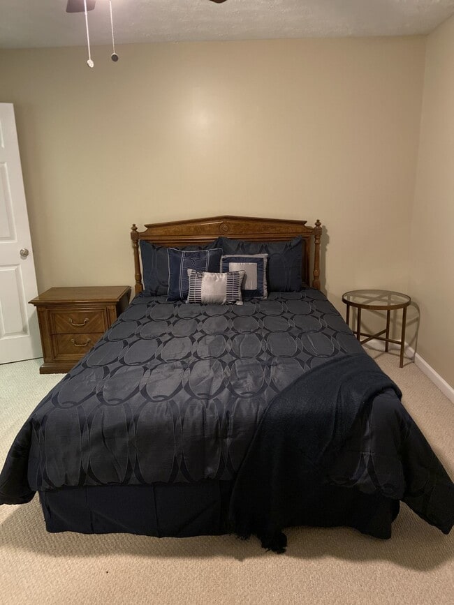 Bedroom 1 - 21 Villa Ct SE