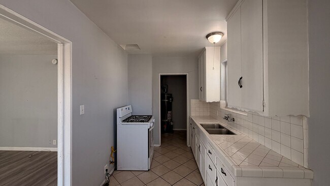 Building Photo - 6415 S Van Ness Ave
