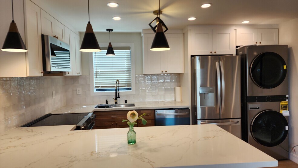 Building Photo - 1972 S Corning St