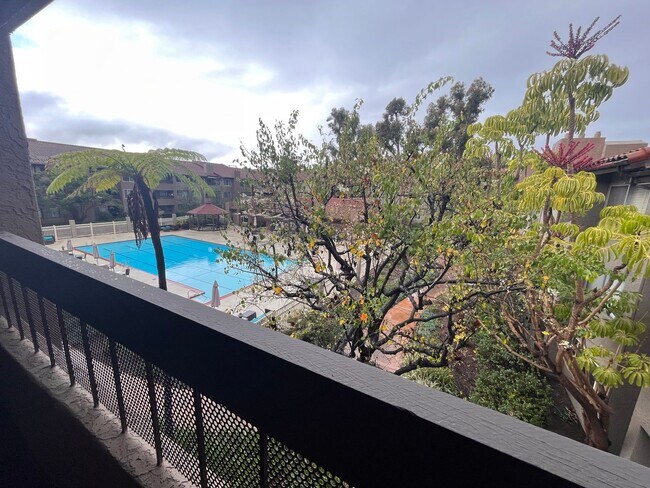 Building Photo - Large Mission Valley Condo