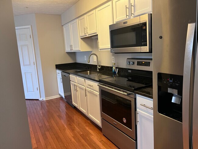 Building Photo - 3712 Excalibur Ct