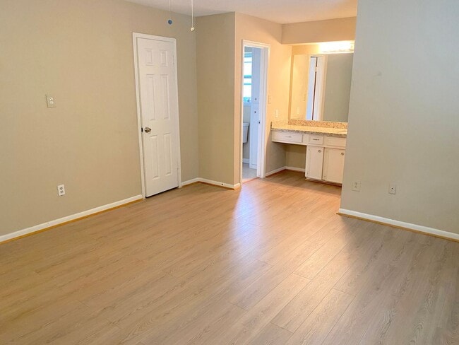 Building Photo - Katy Jewel