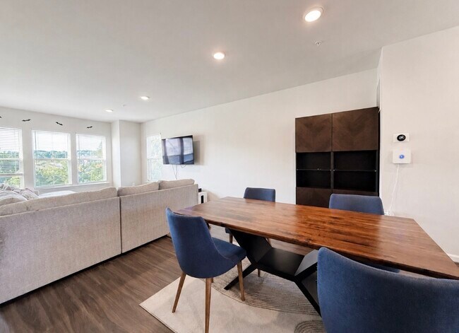 Building Photo - 3491 Cormorant Dr