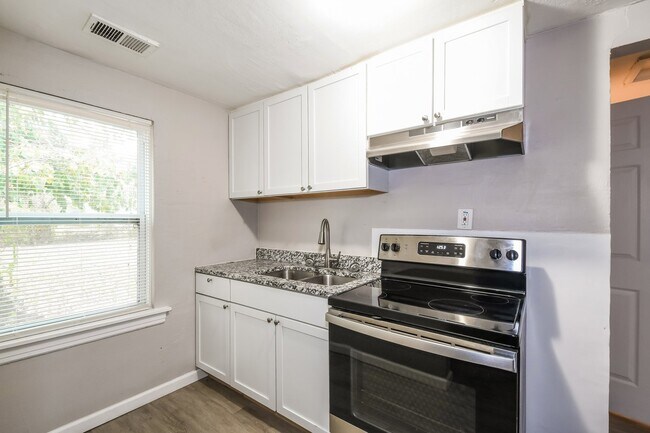 Building Photo - 405 Jean Ave