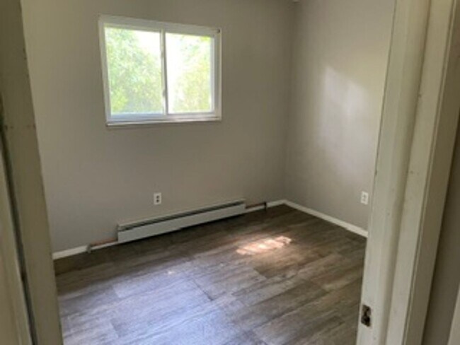 Building Photo - 138 Mendel Ct