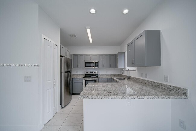 Building Photo - 14750 NE 7th Ave