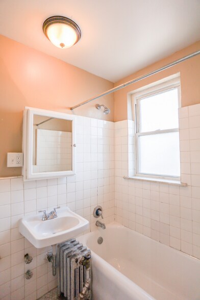 Building Photo - 1061 Rosemont
