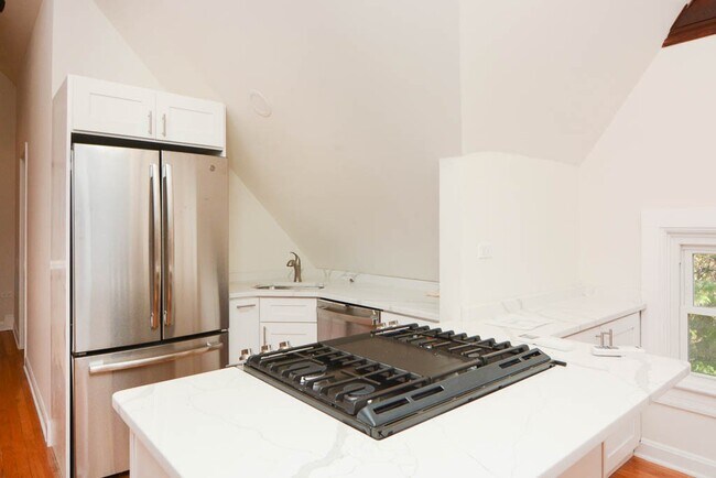 Building Photo - 1111 W Roscoe St