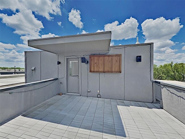 Building Photo - 5608 Lindell Ave