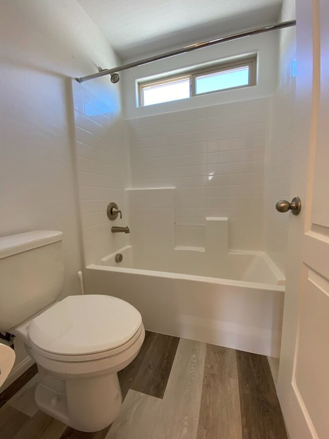 Building Photo - Gorgeous Home in Gated Community!