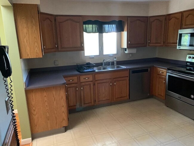 Building Photo - 3137 Belmont Ave