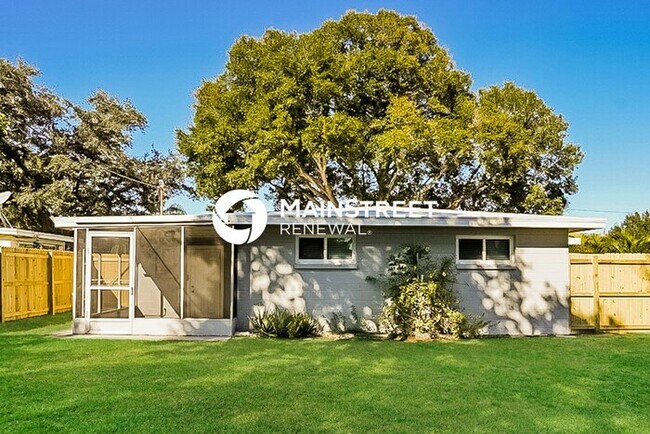 Building Photo - 3 Bedroom Pet-Friendly Home in Largo, FL with Main Street Renewal