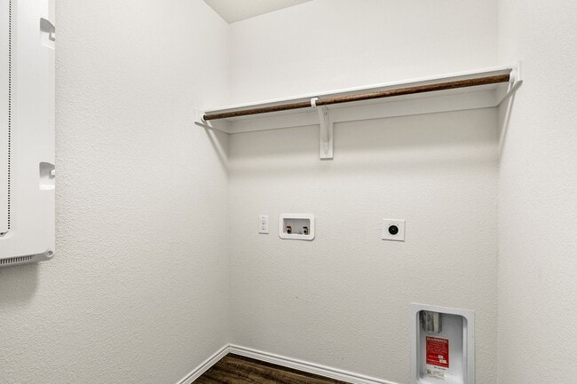 Building Photo - Great 4 Bdrm 2 Bath Home in Aubrey Tx