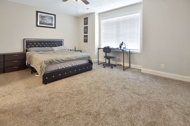 Building Photo - Pet Friendly Two Bedroom!