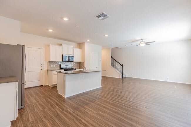 Building Photo - 6806 Prue Rd