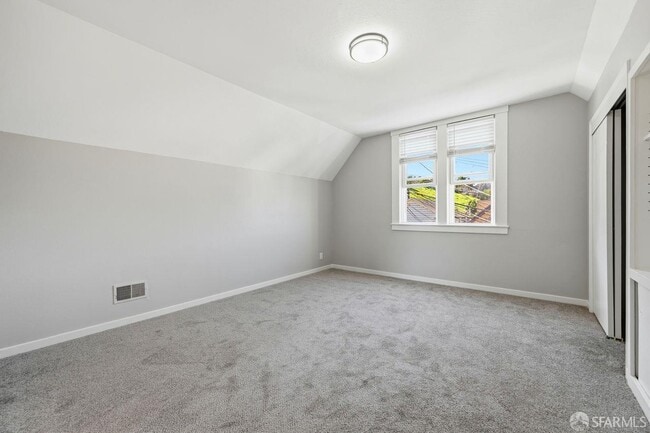 Building Photo - 1529 Hampshire St