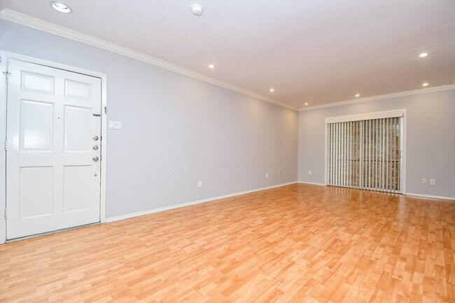 Building Photo - 2230 S Piney Point Rd