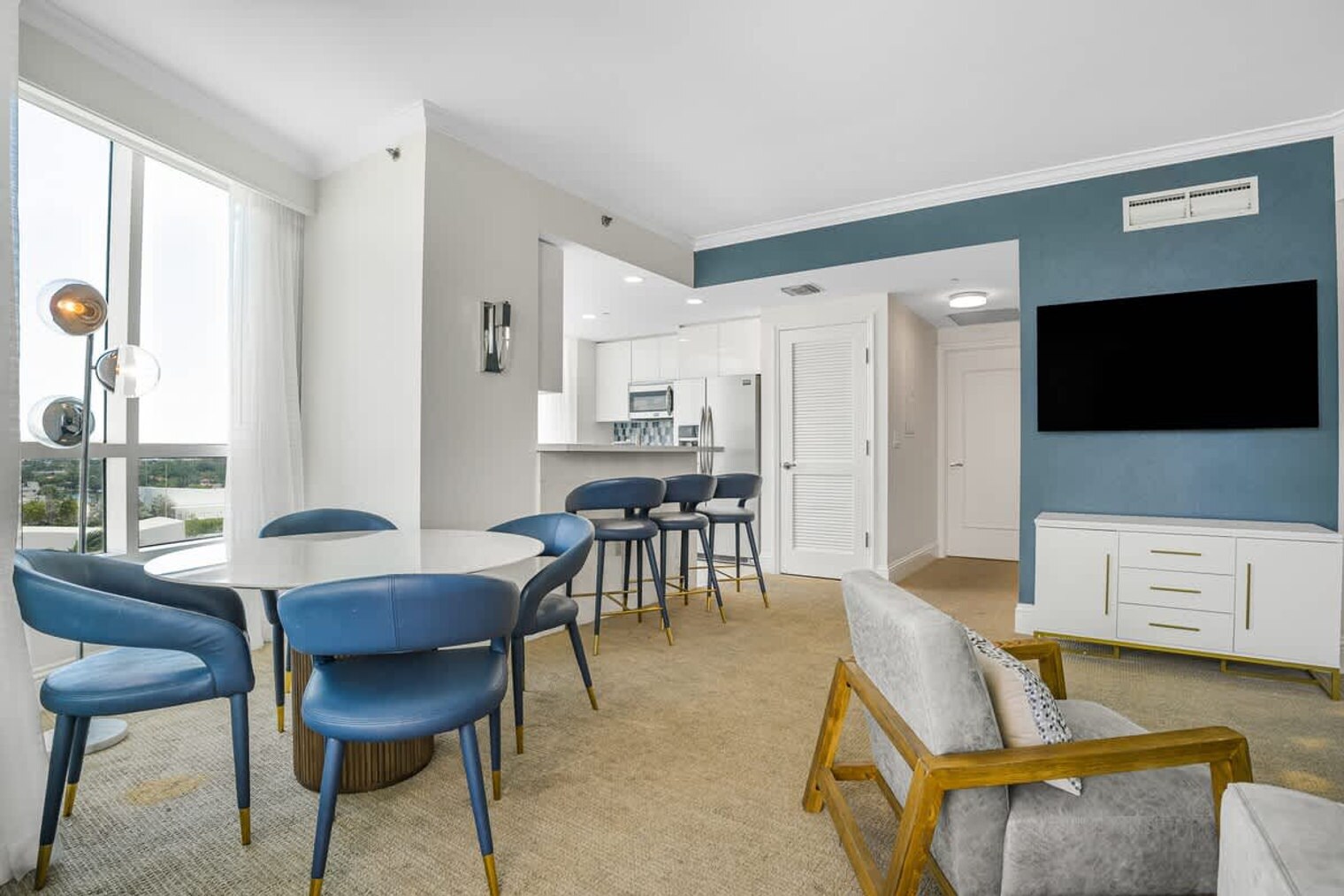 Building Photo - 4401 Collins Ave