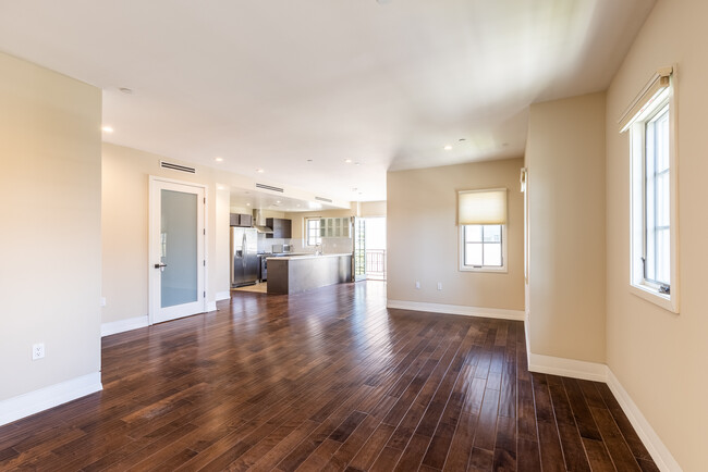Building Photo - 227 S Hamilton Dr