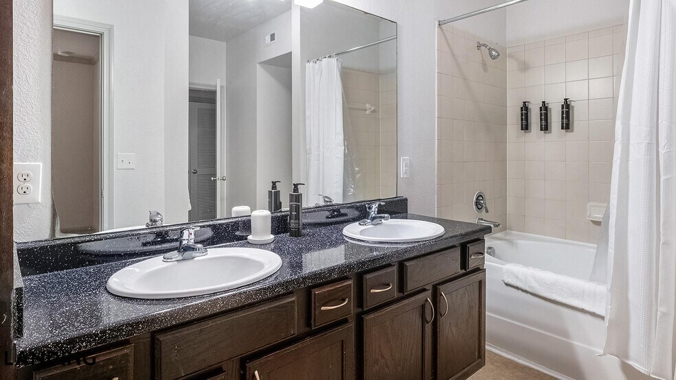 Building Photo - 15330 Liberty River Dr