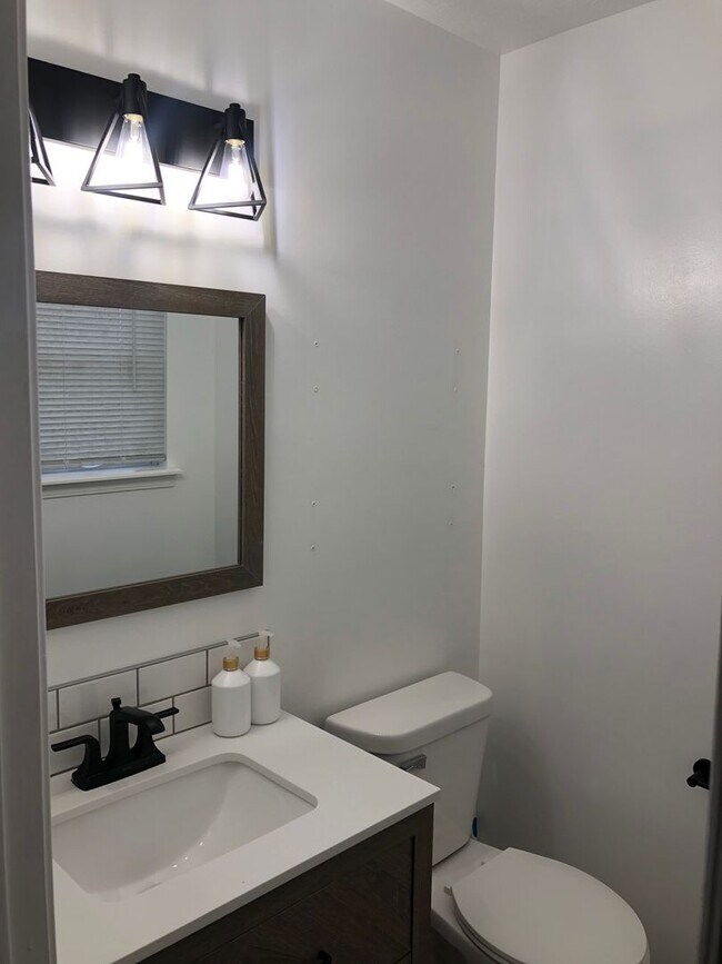 Building Photo - TWYCKENHAM ESTATES....3 Bedroom 2.5 Bath House