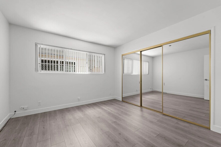 Building Photo - 925 W 30th St