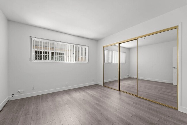 Building Photo - 925 W 30th St